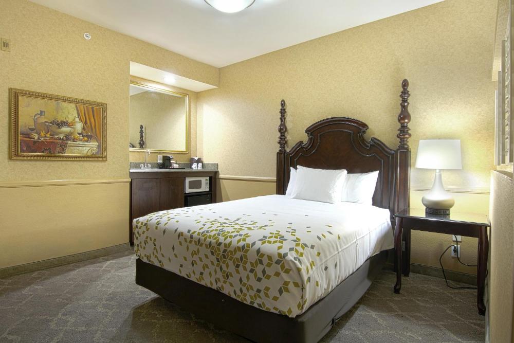 Queen Room with Two Queen Beds - Mobility/Hearing Accessible - Non-Smoking
